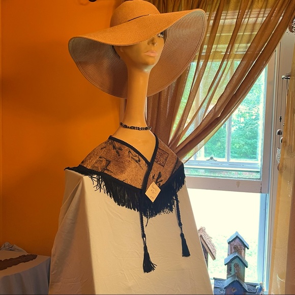 ꧁𑁍 Handmade Chenille Fringe Shoulder Wrap 𑁍꧂ - Picture 2 of 7